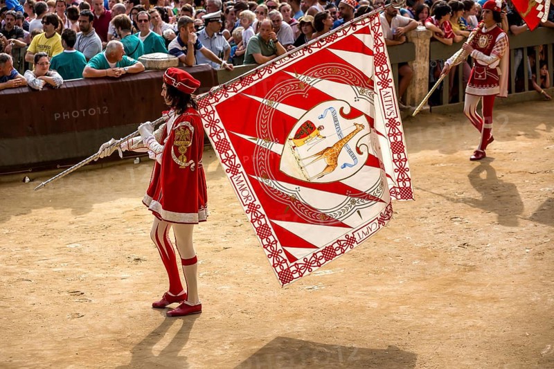 Man carrying a flag from the Giraffe contrade