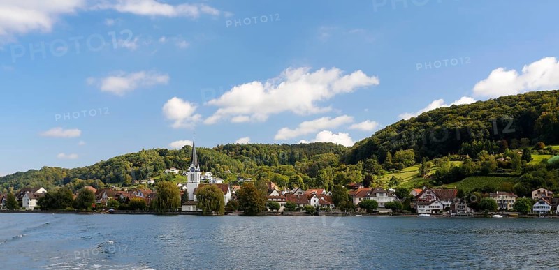 Views of the church and waterfront of Berlingen