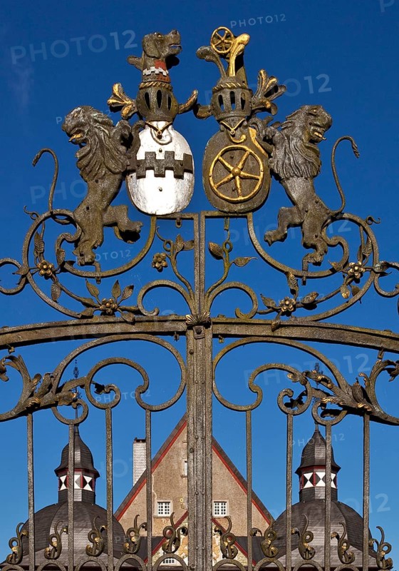 Entrance gate of Schloss Neuenhof castle