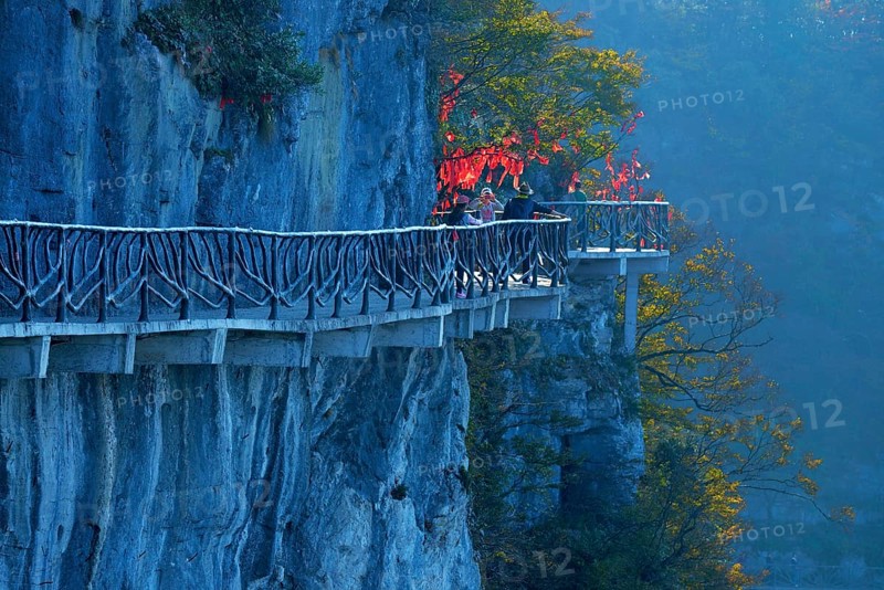 Guigu Cliff Path along the rock face