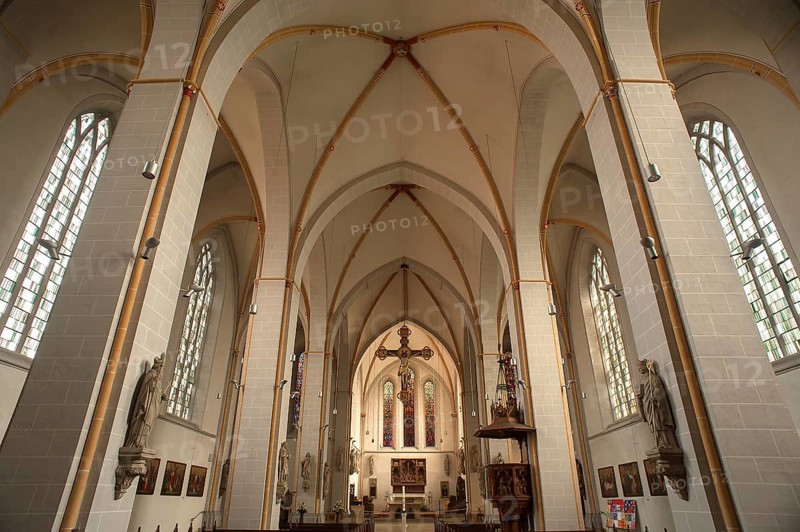Interior view of the choir with the monumental crucifix