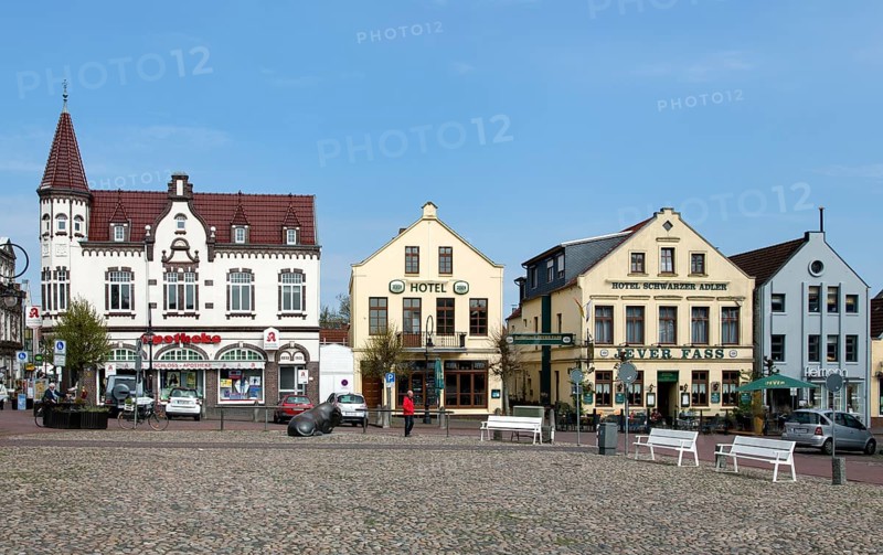 Schloss-Apotheke pharmacy and commercialmbuildings