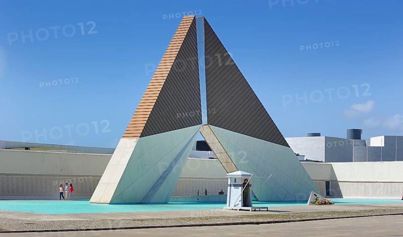 Colonial War Memorial with sentinel in a guard house