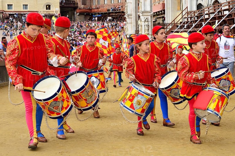 Children drumming group of the Contrada of the Snail