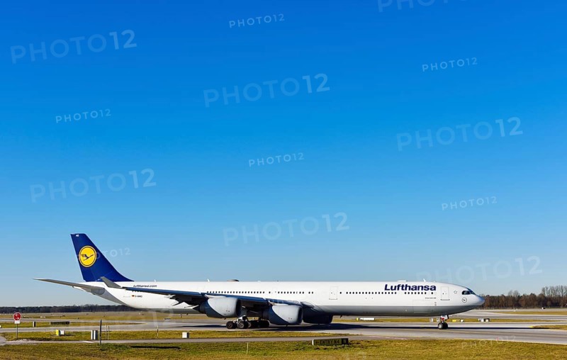 Lufthansa Airbus A340-600 roll out on taxiway