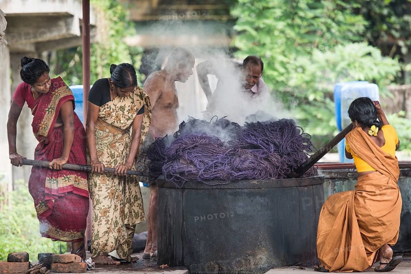 Dyeing of ropes made of coconut fibres or coir