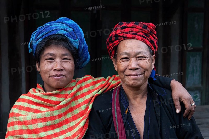 Men and woman of the ethnic group of the Pa-O wearing traditional clothing