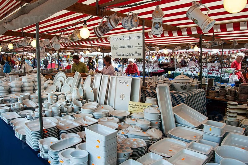 Booth with brand porcelain