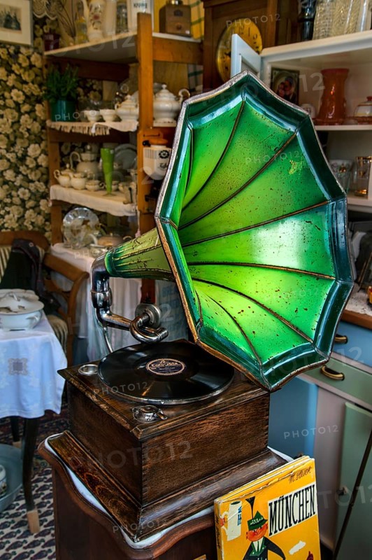 Horn gramophone and knick-knacks