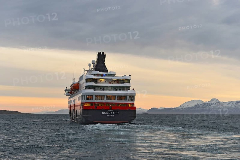 MS Nordkapp on the way to the Vagsfjord in the morning light
