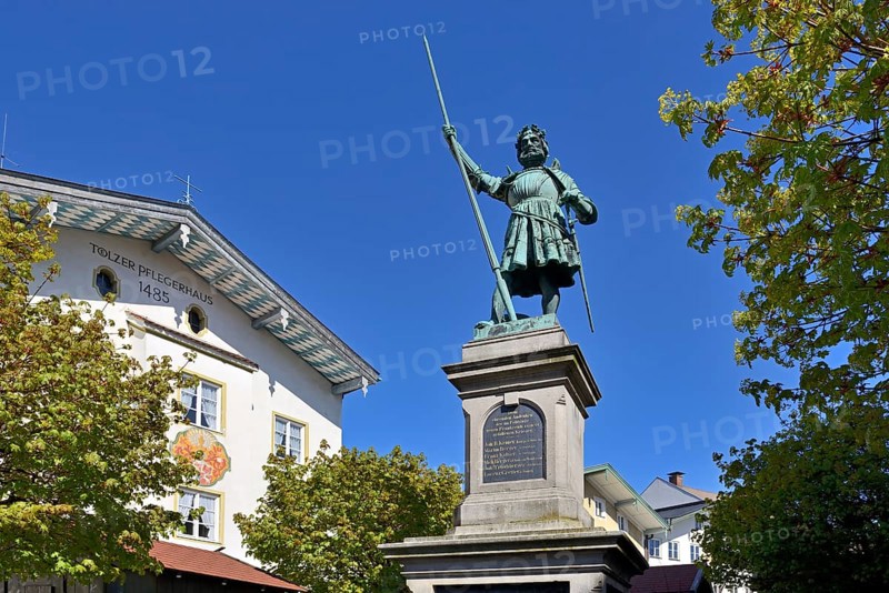 Winzerer statue