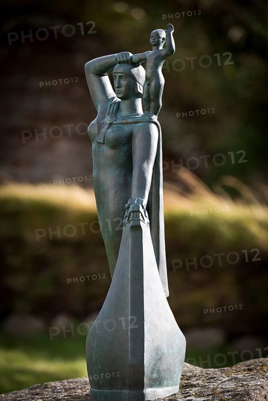 Monument to Gudrid Thorbjarnardottir with her son Snorri Thorfinnsson