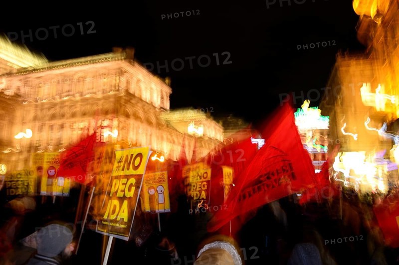 Demonstration against PEGIDA at the Opernring