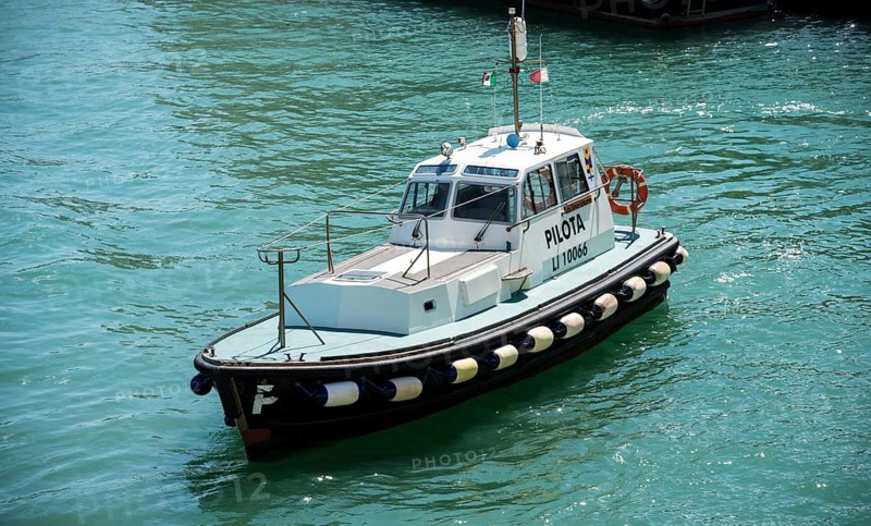 Pilot boat