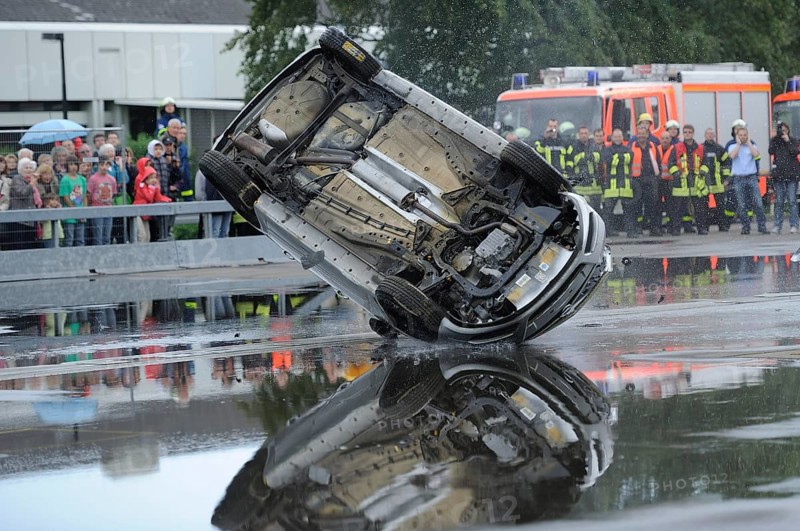 Car rollover test
