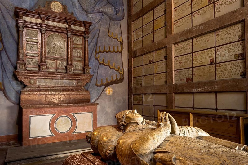 Table tomb of Prince Bishop Urban von Trennbach with the grave stone of the court jester Hans Gerl