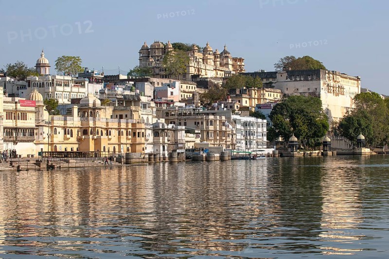 City Palace of the Maharaja with historic centre on Lake Pichola
