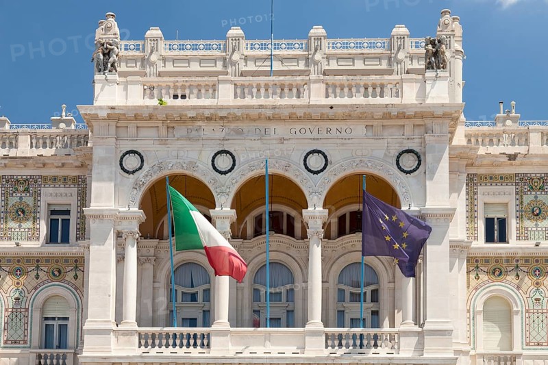 Italian and European flags in front of the Palazzo del Governo