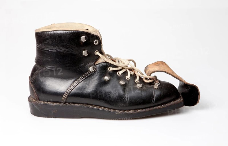Old ski boot