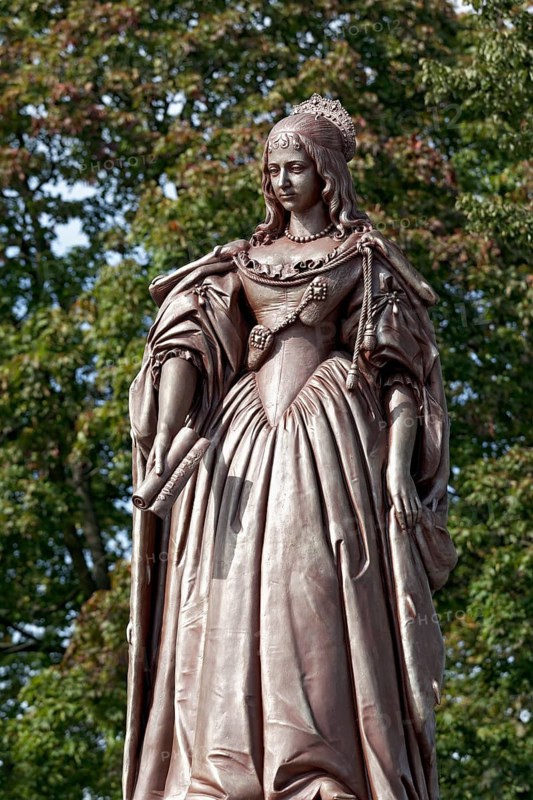 Statue of Louise Henriette of Orange