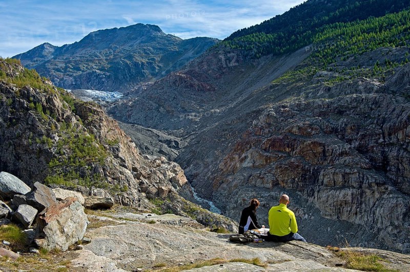 Hikers at the Gletschertor lookout