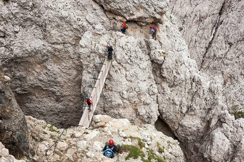 Suspension bridge at the Pisciadu fixed rope route