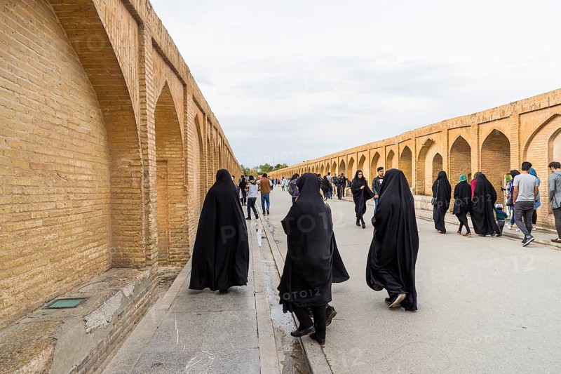 Iranians on the Si-o-se Pol Bridge or Allah-Verdi Khan Bridge