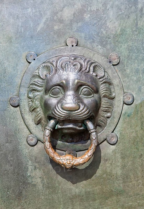Door knocker at the entrance portal