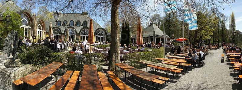 Beer garden lake house on Kleinhesseloher See lake