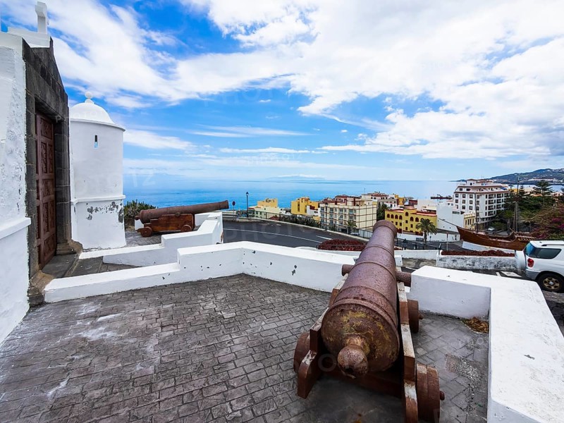 Cannon at the Castillo de la Virgen