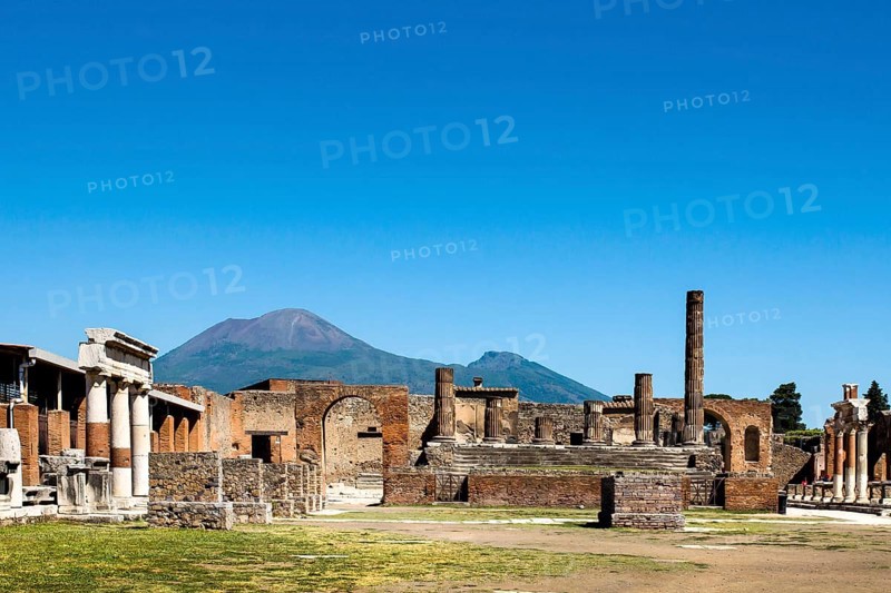 Forum in front of Vesuvius