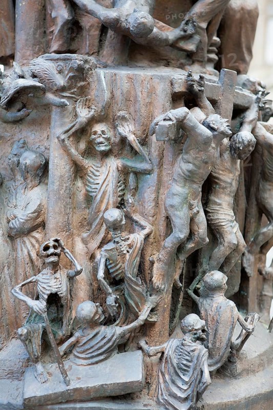Column 2000 Years of Christianity