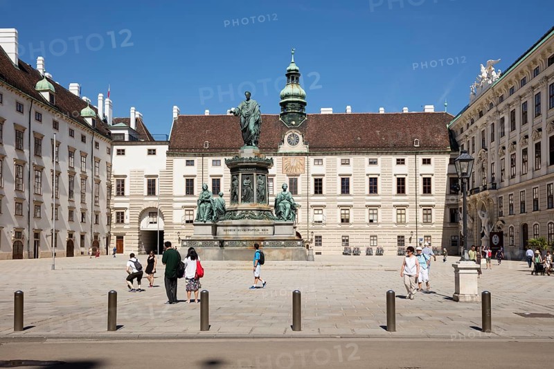 Inner courtyard with statue of Emperor Franz I
