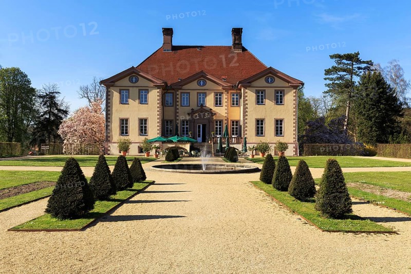 Schieder Castle and castle grounds