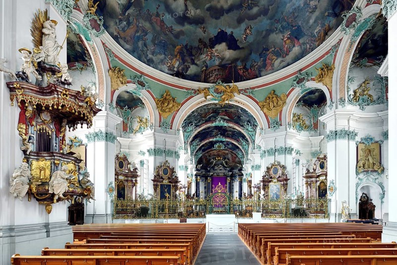 Rotunda with pulpit of the St. Gallen Cathedral