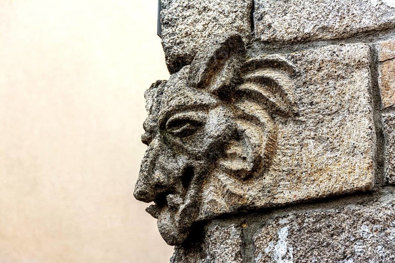 Sculpture of the Beast of Gevaudan on the wall