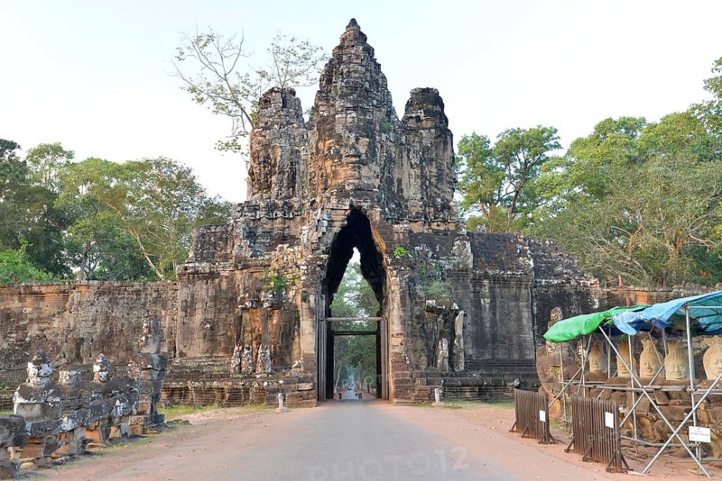 Entrance gate