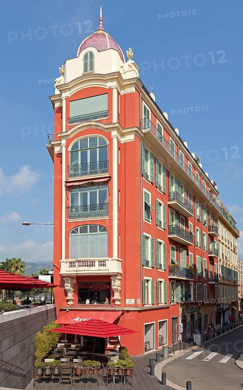 Corner building