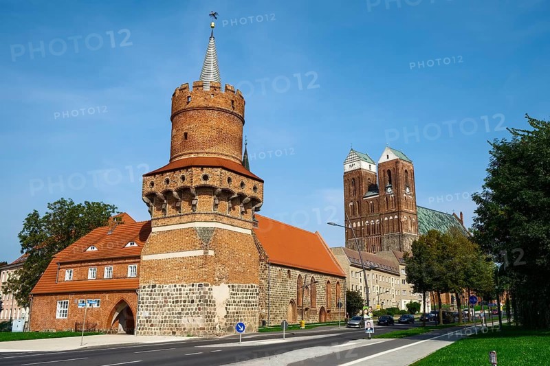Mitteltorturm tower and St. Mary's Church