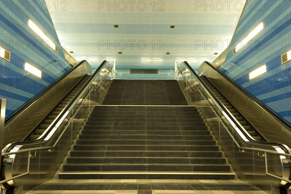 Uberseequartier metro station