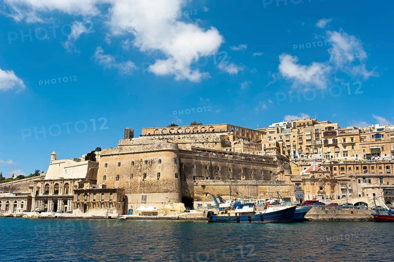 View up to the historic centre with Upper Barrakka Gardens