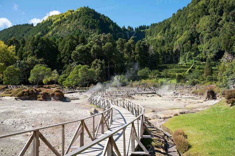 Caldeiras on lake Furnas