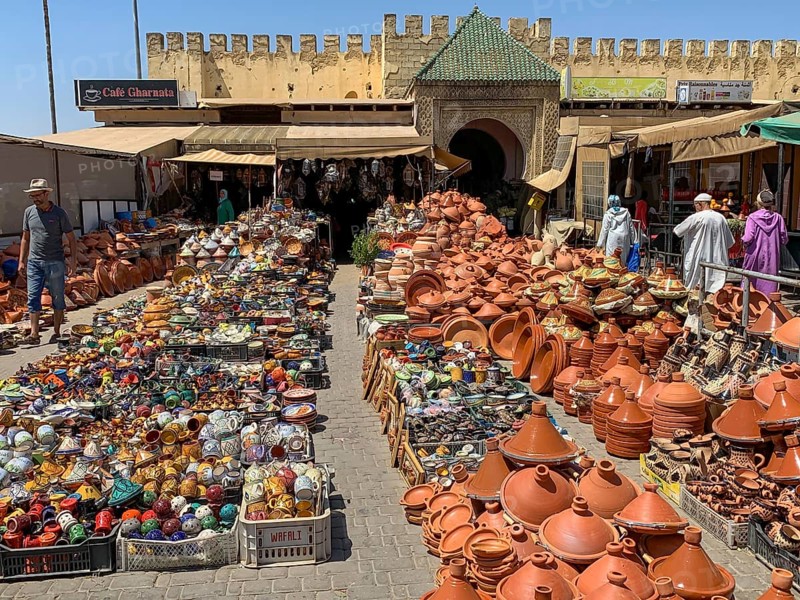 Housewares and souvenirs on the market