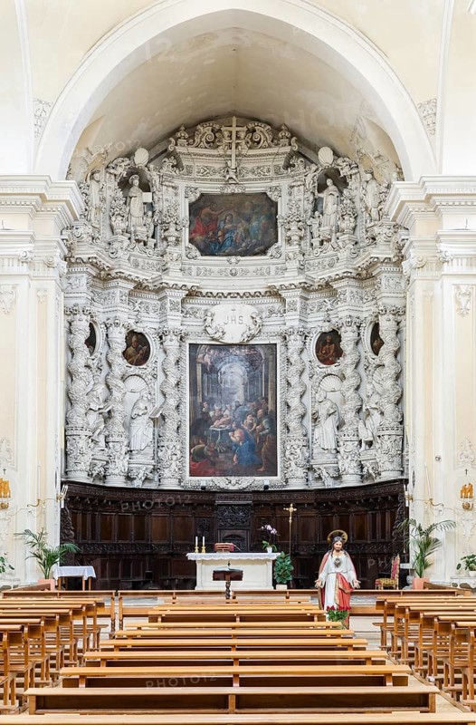 Chancel and apse with the main altar by Giuseppe Cino