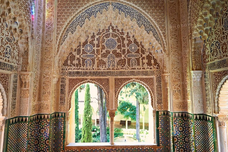 Arabesque Moorish stalactite or Mocarabe architecture of the Palacios Nazaries