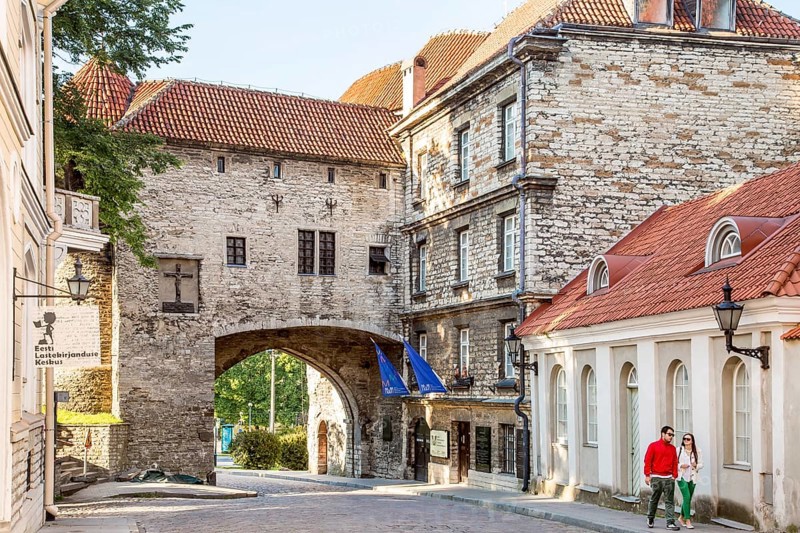 Large Strand tor gate with city walls and the Estonian Maritime Museum