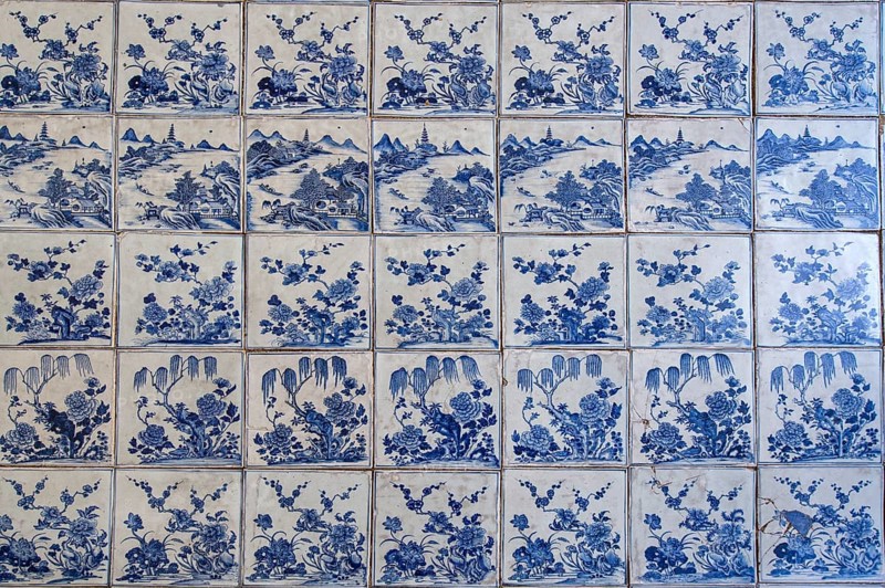 Floor made of hand-painted Chinese porcelain tiles in the Paradesi Synagogue