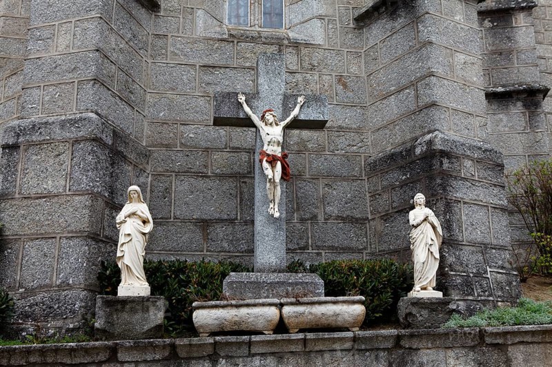 Wayside cross