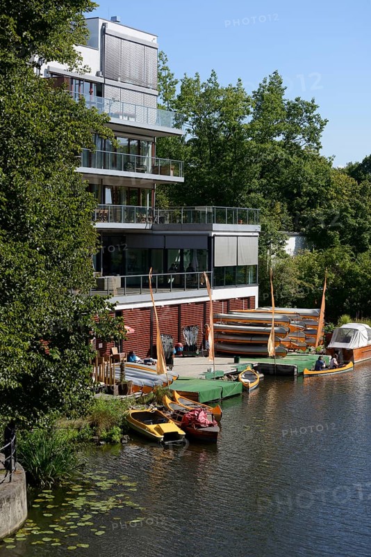 Boat rental on Isebek canal