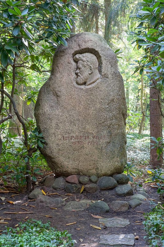 Grave of Heinrich Zille at Suedwestkirchhof cemetery Stahnsdorf